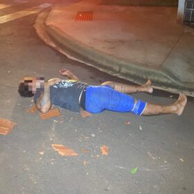 Fotos de Homem suspeito de estupro é espancado por populares em Paiçandu
