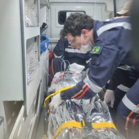 Fotos de Homem tenta agredir a esposa e acaba se cortando com uma faca em Maringá