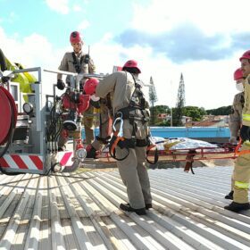 Fotos de Identificado instalador de painéis solares que morreu eletrocutado em Maringá