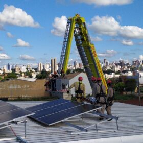 Fotos de Identificado instalador de painéis solares que morreu eletrocutado em Maringá
