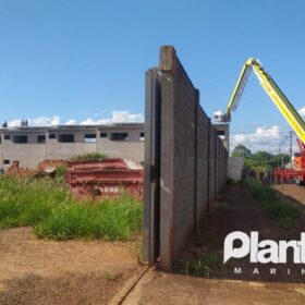 Fotos de Instalador de painéis solares morre eletrocutado em telhado de barracão em construção em Maringá