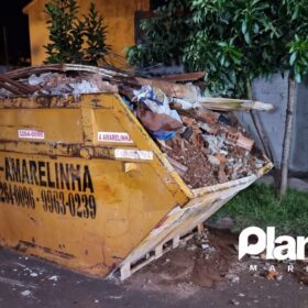 Fotos de Jovem é intubado após bater moto contra caçamba de entulho em Sarandi