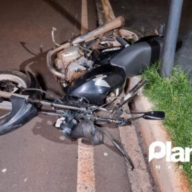 Fotos de Jovem é intubado após bater moto contra caçamba de entulho em Sarandi