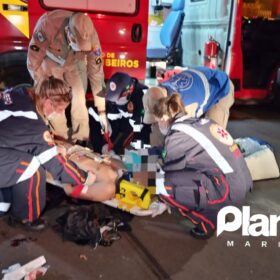 Fotos de Jovem é intubado após bater moto contra caçamba de entulho em Sarandi