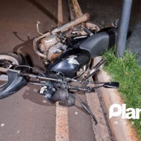 Fotos de Jovem é intubado após bater moto contra caçamba de entulho em Sarandi