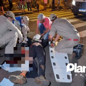 Fotos de Jovem é intubado após bater moto contra caçamba de entulho em Sarandi