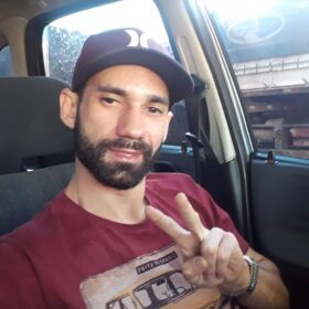 Maringaense é encontrado morto com perfurações pelo corpo e enrolado em um plástico bolha  Foto 1 Fotos de Maringaense é encontrado morto com perfurações pelo corpo e enrolado em um plástico bolha