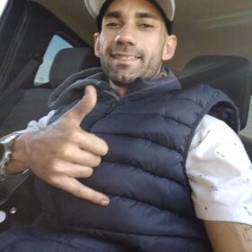 Fotos de Maringaense é encontrado morto com perfurações pelo corpo e enrolado em um plástico bolha 