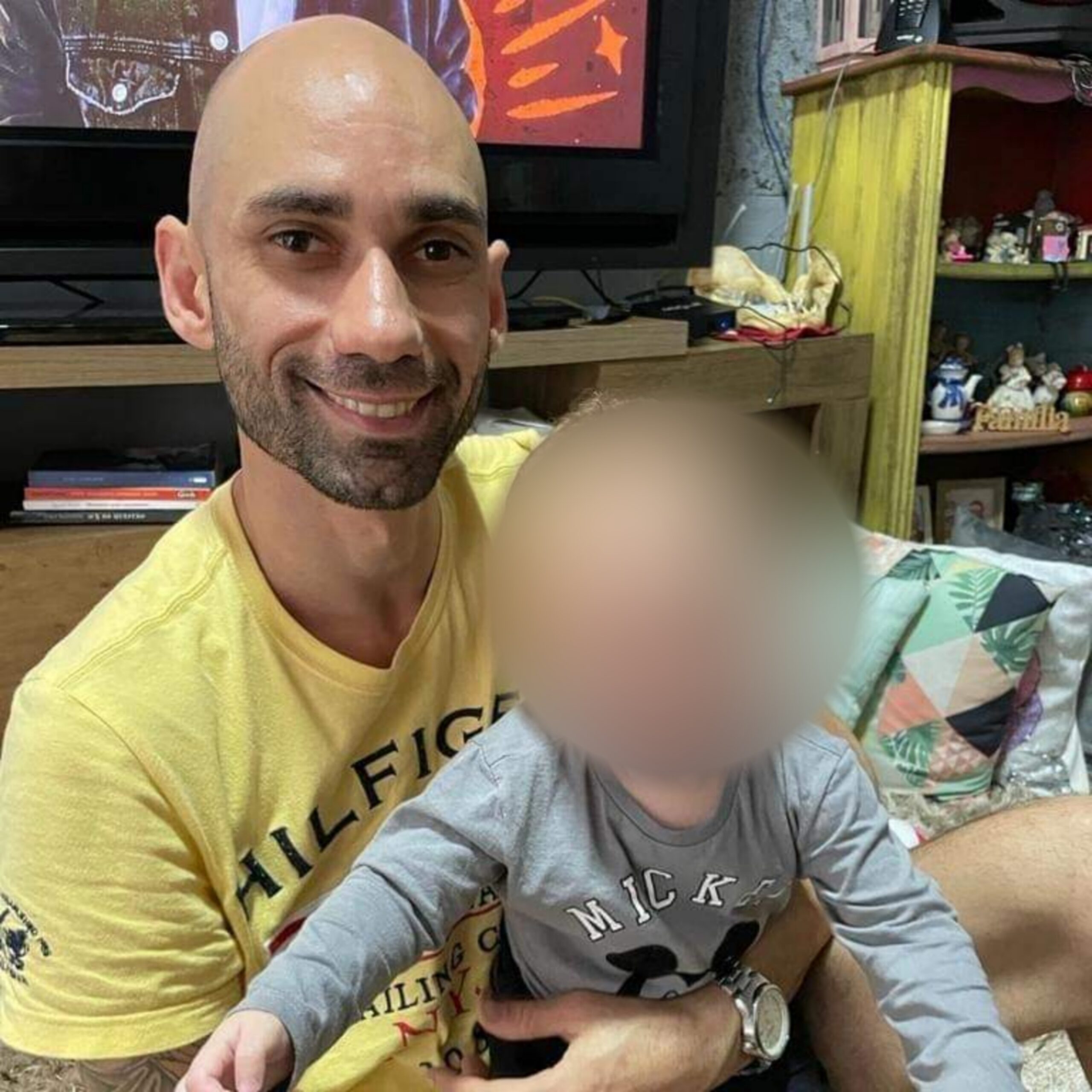 Fotos de Maringaense é encontrado morto com perfurações pelo corpo e enrolado em um plástico bolha 