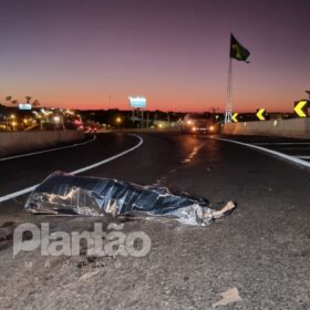Fotos de Identificado motociclista que morreu após cair no Contorno Norte e ser atropelado por carro em Maringá