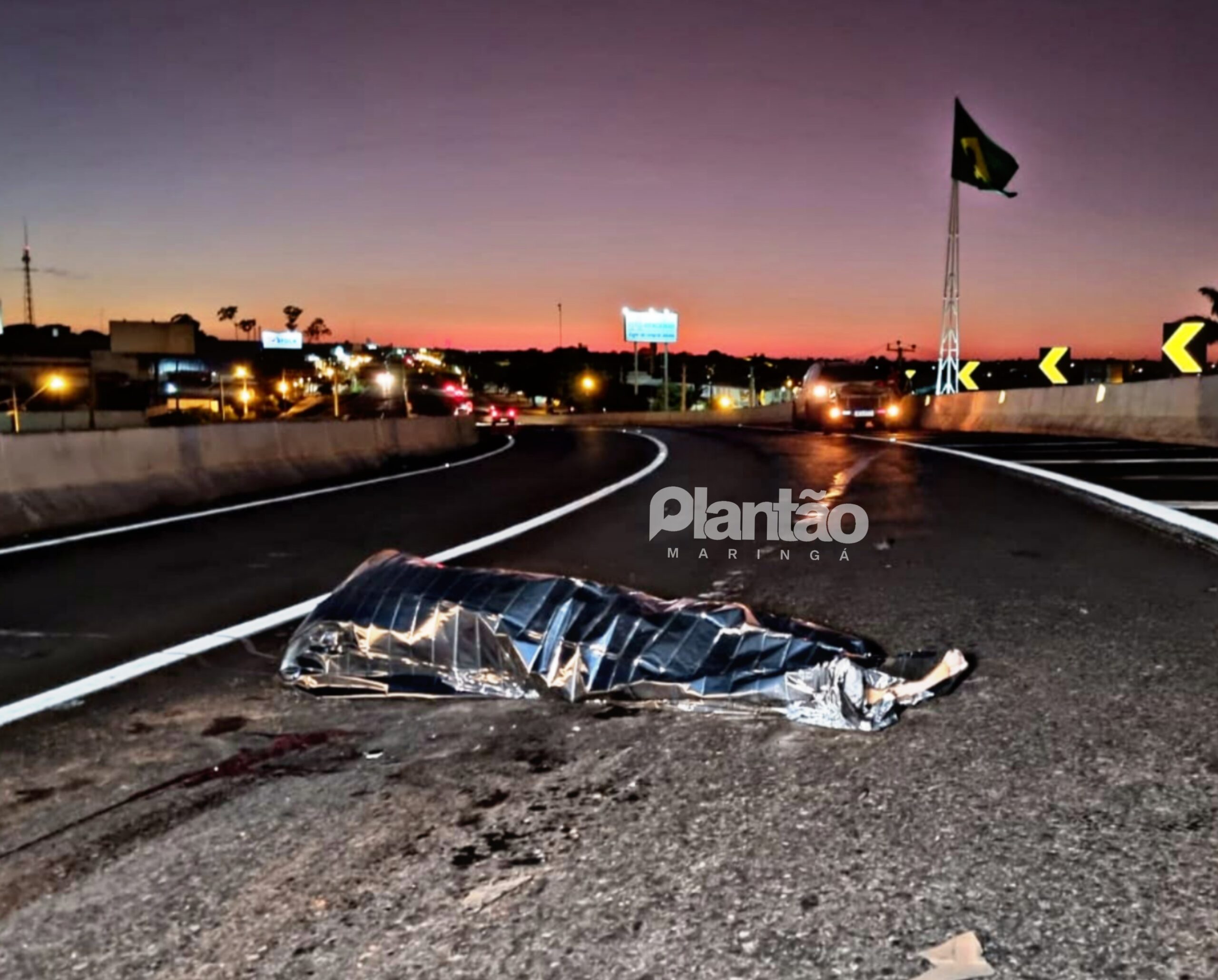 Fotos de Motociclista morre após cair no Contorno Norte e ser atropelado por carro em Maringá 