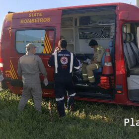 Fotos de Motociclista tem perna esmagada por caminhão durante acidente em Maringá