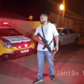 Fotos de Polícia identifica e busca por principal suspeito de atirar três vezes contra cabeça de mulher em Sarandi