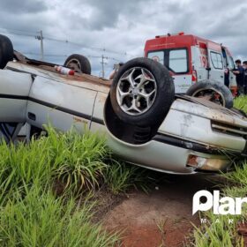 Fotos de Mulher fica ferida após capotamento no Contorno Sul de Maringá