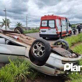 Fotos de Mulher fica ferida após capotamento no Contorno Sul de Maringá