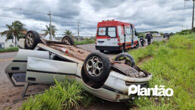 Fotos de Mulher fica ferida após capotamento no Contorno Sul de Maringá