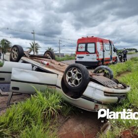 Mulher fica ferida após capotamento no Contorno Sul de Maringá Foto 1 Fotos de Mulher fica ferida após capotamento no Contorno Sul de Maringá