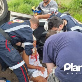 Fotos de Mulher fica ferida após capotamento no Contorno Sul de Maringá