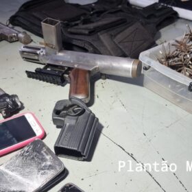 Fotos de Pai e filho são presos com duas submetralhadoras em Maringá