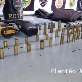 Pai e filho são presos com duas submetralhadoras em Maringá Foto 1 Fotos de Pai e filho são presos com duas submetralhadoras em Maringá