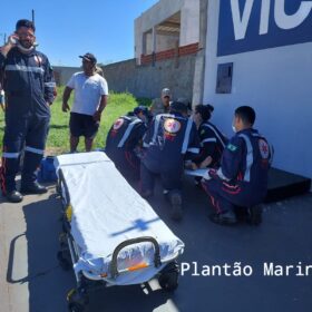 Fotos de Pai e o filho de 8 anos ficam feridos após carreta tombar no Contorno Norte, em Maringá 