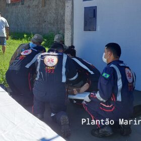 Fotos de Pai e o filho de 8 anos ficam feridos após carreta tombar no Contorno Norte, em Maringá 