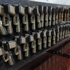 Polícia Militar do Paraná realiza apreensão histórica de fuzis e pistolas Foto 1 Fotos de Polícia Militar do Paraná realiza apreensão histórica de fuzis e pistolas