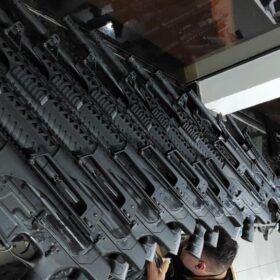 Fotos de Polícia Militar do Paraná realiza apreensão histórica de fuzis e pistolas