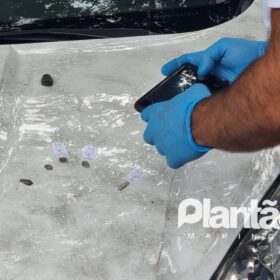 Fotos de Câmera registra policial federal atirando contra veículo de uma quadrilha em Maringá