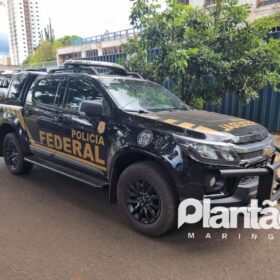 Fotos de Câmera registra policial federal atirando contra veículo de uma quadrilha em Maringá