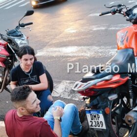 Fotos de Câmera de segurança registra colisão entre duas motos em Sarandi