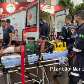 Fotos de Câmera registra criança de bicicleta batendo de frente com carro 