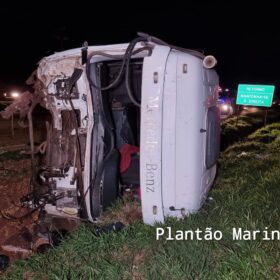 Fotos de Carreta tomba em cima de moto e motociclista escapa da morte em Maringá