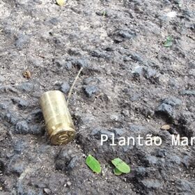 Fotos de Carro com três pessoas é crivado de bala durante atentado a tiros em Sarandi