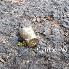 Fotos de Carro com três pessoas é crivado de bala durante atentado a tiros em Sarandi