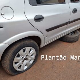 Fotos de Carro com três pessoas é crivado de bala durante atentado a tiros em Sarandi