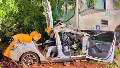 Fotos de Casal sofre ferimentos graves após colisão frontal com ônibus na PR-323
