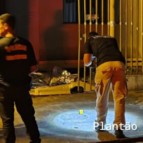 Fotos de Homem é morto na frente da mãe após briga de vizinhos em Sarandi