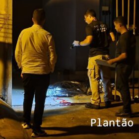 Fotos de Homem é morto na frente da mãe após briga de vizinhos em Sarandi