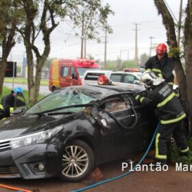 Fotos de Homem é resgatado das ferragens após carro capotar entre Sarandi e Marialva