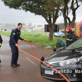 Fotos de Homem é resgatado das ferragens após carro capotar entre Sarandi e Marialva