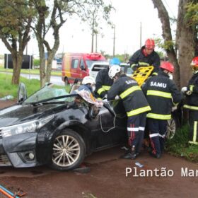 Fotos de Homem é resgatado das ferragens após carro capotar entre Sarandi e Marialva