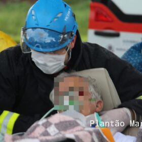 Fotos de Homem é resgatado das ferragens após carro capotar entre Sarandi e Marialva