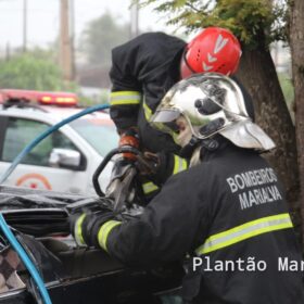 Fotos de Homem é resgatado das ferragens após carro capotar entre Sarandi e Marialva