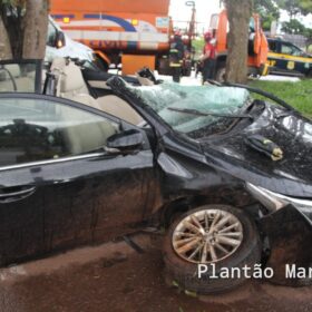 Fotos de Homem é resgatado das ferragens após carro capotar entre Sarandi e Marialva