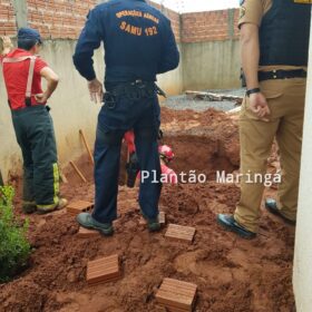 Homem é soterrado enquanto escavava fossa no quintal de uma residência Foto 3 Fotos de Homem é soterrado enquanto escavava fossa no quintal de uma residência