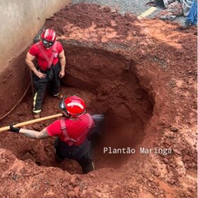 Homem é soterrado enquanto escavava fossa no quintal de uma residência Foto 5 Fotos de Homem é soterrado enquanto escavava fossa no quintal de uma residência