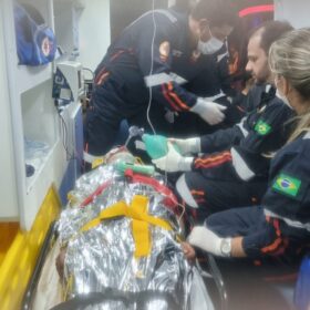 Fotos de Motociclista é intubado após ser atingido por carro em Maringá