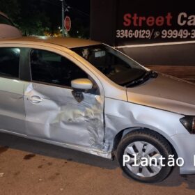 Motorista avança preferencial e deixa motociclista com ferimentos graves em Maringá; Vídeo Foto 1 Fotos de Motorista avança preferencial e deixa motociclista com ferimentos graves em Maringá; Vídeo