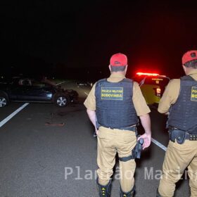 Fotos de Motorista é ejetado de carro após capotamento e tem o corpo esmagado por caminhão na PR-323 próximo a Água Boa